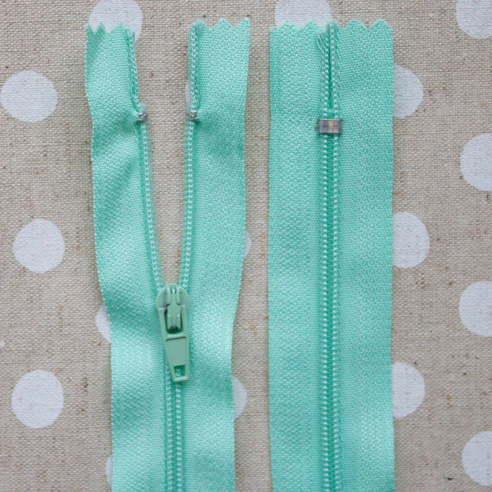 9" / 23cm Closed End Zip