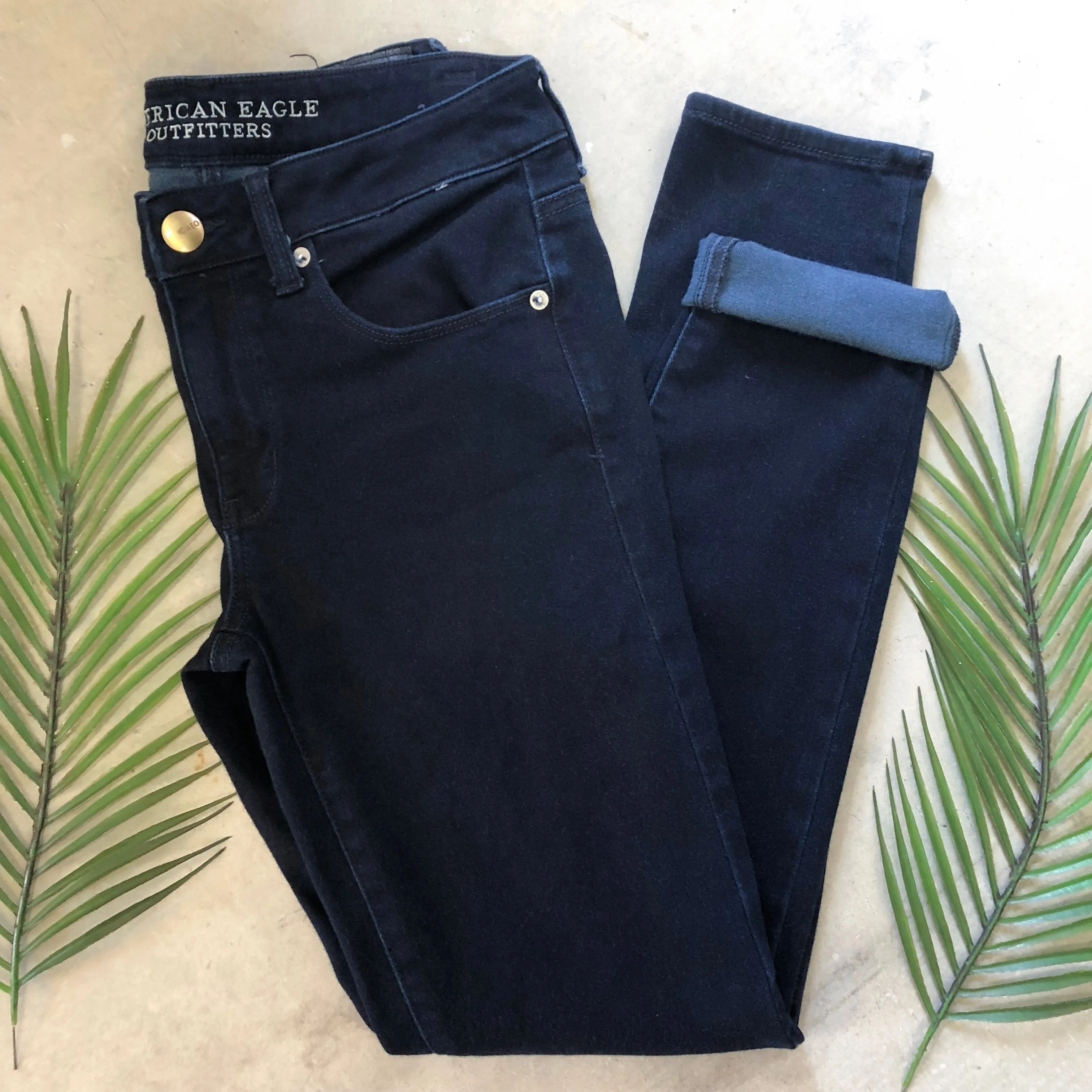 American Eagle Dark Wash Skinny Jeans - Size 8
