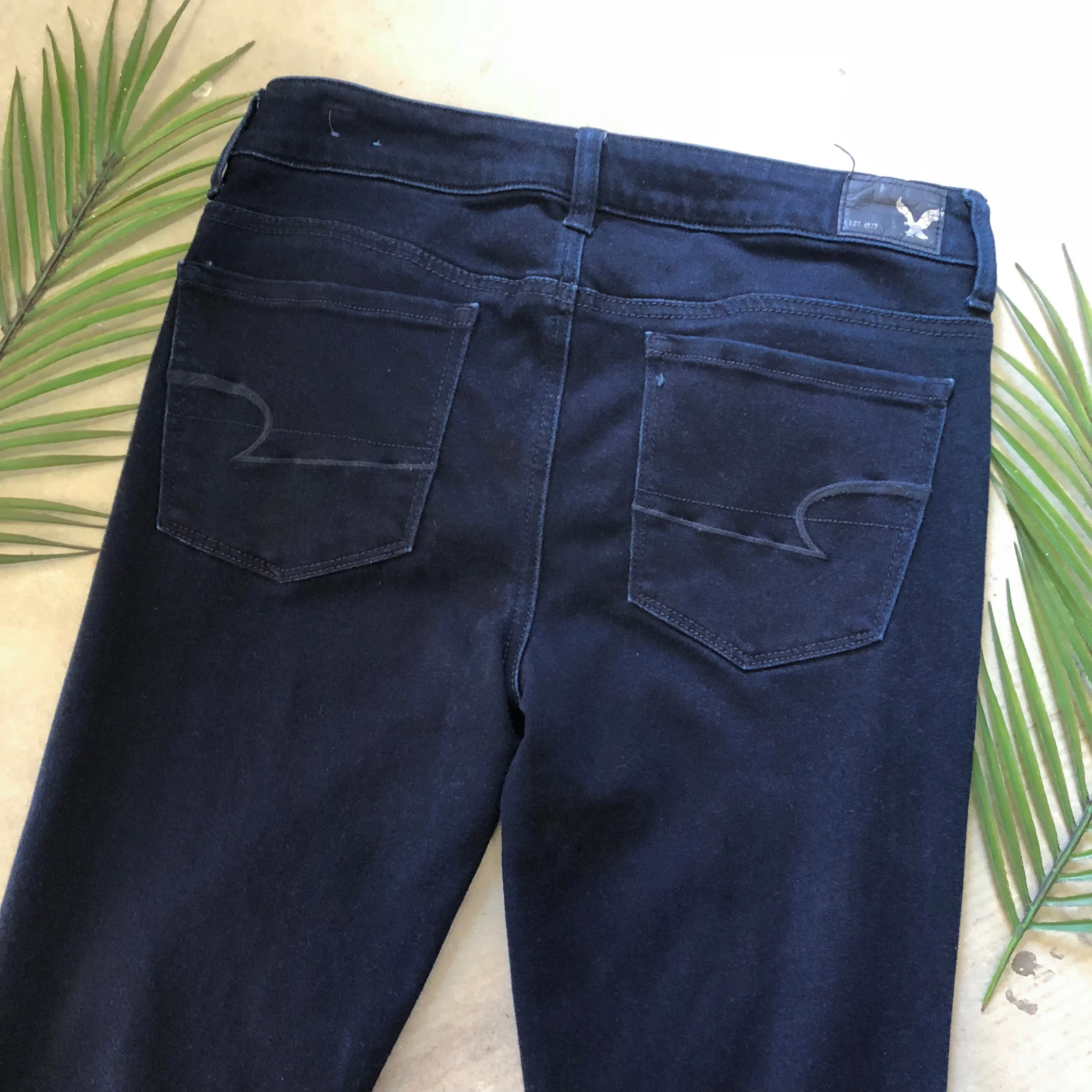 American Eagle Dark Wash Skinny Jeans - Size 8